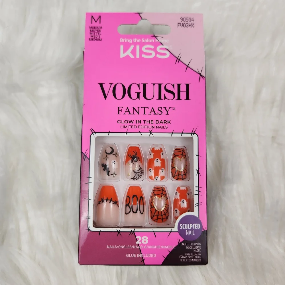 KISS Voguish FantasyHalloween Nightmare Glue on Nails Glow in the Dark